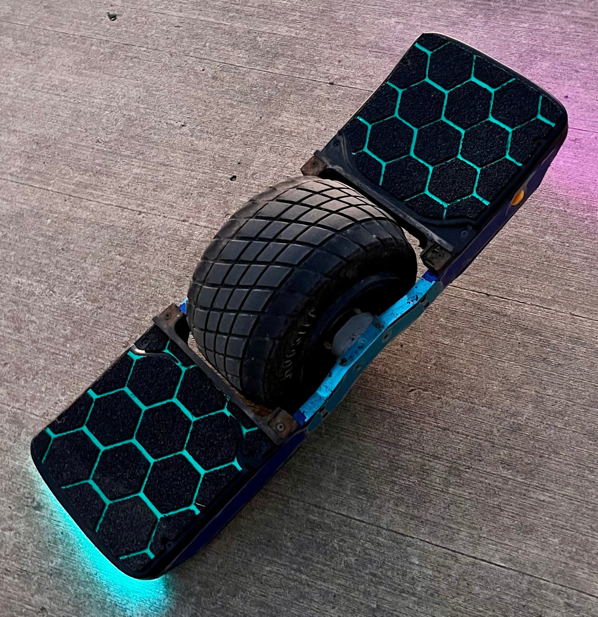 VESC Onewheel with Trail Banger Hexagon FOAM griptape
